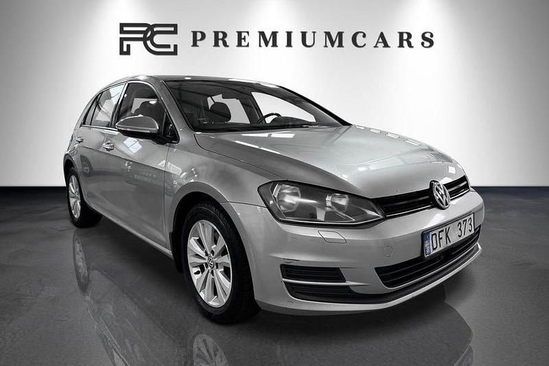 Silver Begagnad 2013 VW Golf VII Halvkombi | 79 900 kr (Marknadspris) - Bild 1/4
