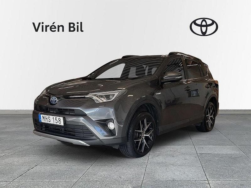 Mörkgrå Begagnad 2017 Toyota RAV4 Hybrid Active SUV | 245 000 kr (Marknadspris) - Bild 1/3