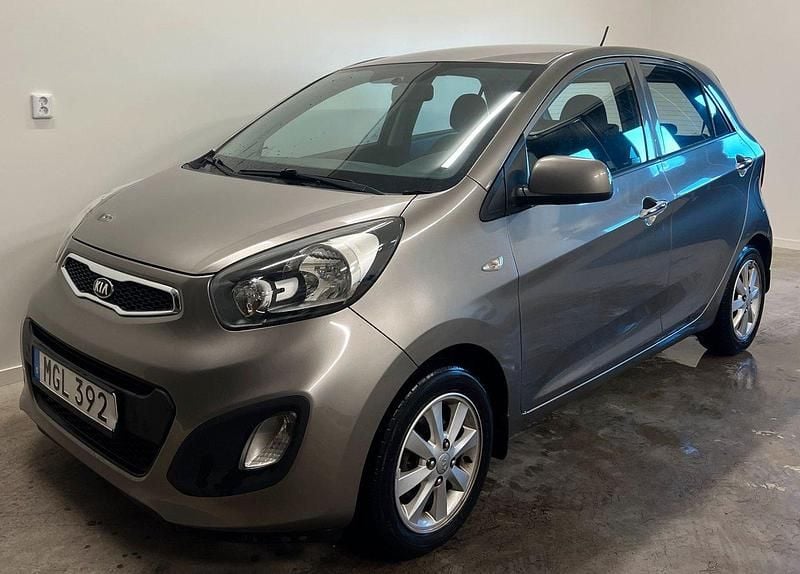 Grå Begagnad 2013 Kia Picanto Halvkombi | 43 900 kr (Marknadspris) - Bild 1/4