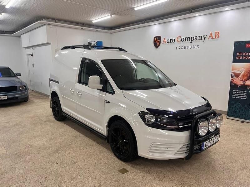 Vit Begagnad 2017 VW Caddy Minibuss | 109 900 kr (Bra pris) - Bild 1/4