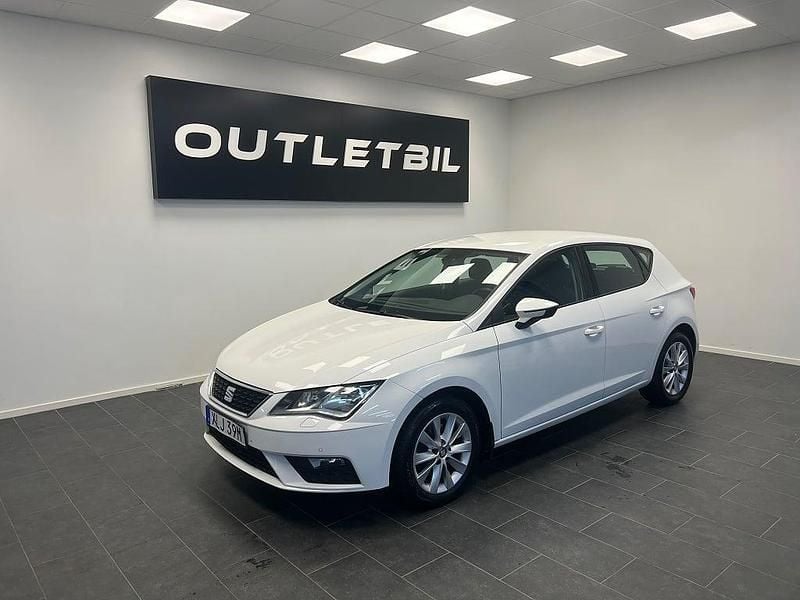 Vit Begagnad 2019 Seat Leon Style Halvkombi | 79 900 kr (Bra pris) - Bild 1/4