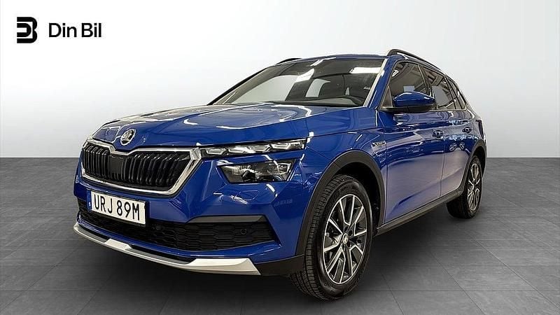 Blå Begagnad 2023 Skoda 110 R ScoutLine Halvkombi | 259 900 kr (Marknadspris) - Bild 1/4