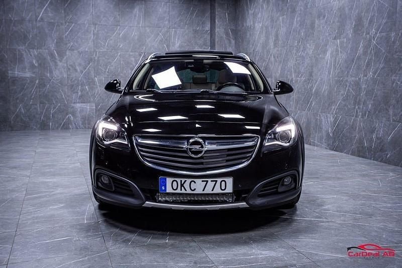 Begagnad Opel Insignia Country Tourer Business 170 HK (125 kW) 2016 Svart Kombi