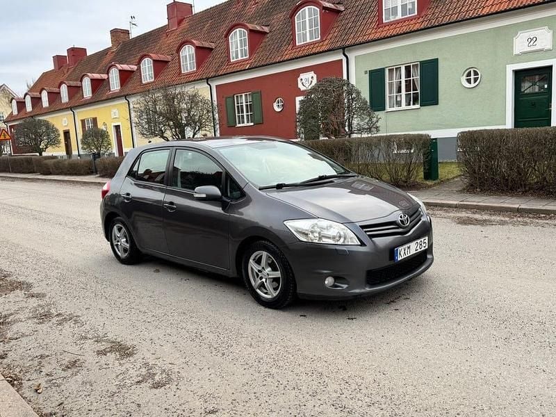 Begagnad Toyota Auris 90 HK (66 kW) 2011 Halvkombi