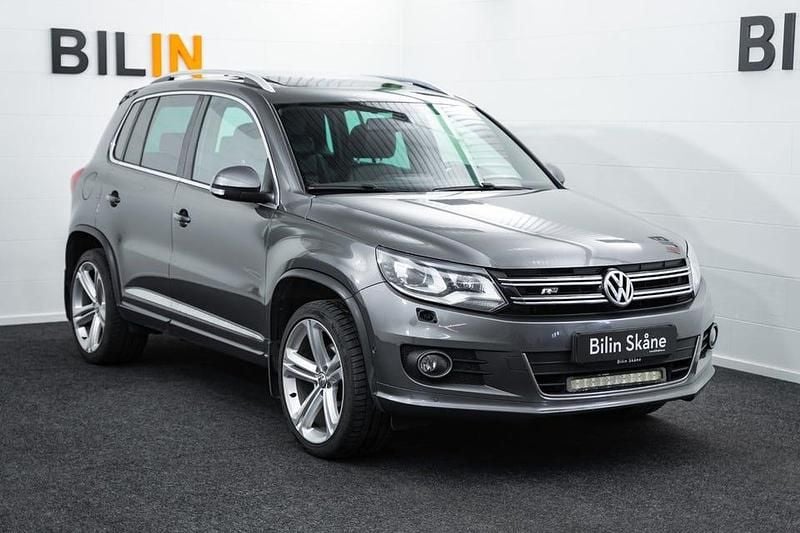 Grå Begagnad 2016 VW Tiguan R-line SUV | 139 900 kr (Bra pris) - Bild 1/4