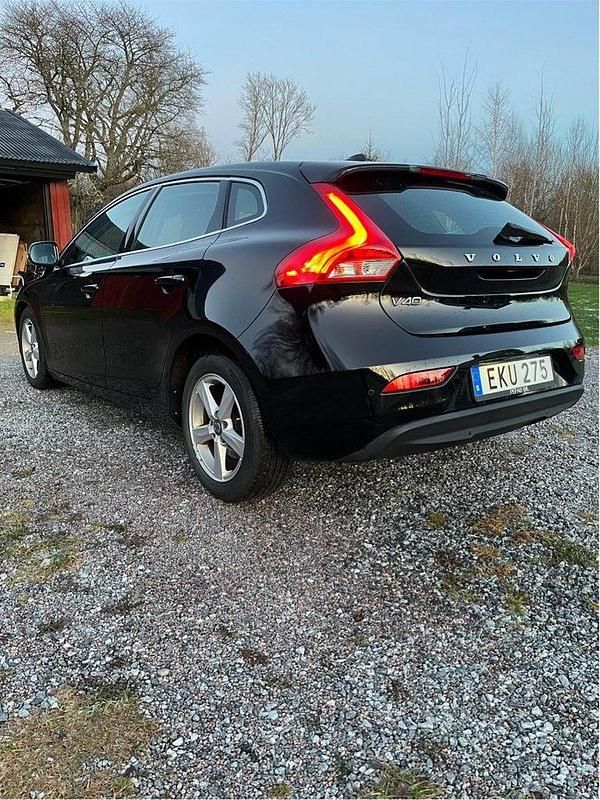 Begagnad Volvo V40 116 HK (85 kW) 2015 Svart Halvkombi