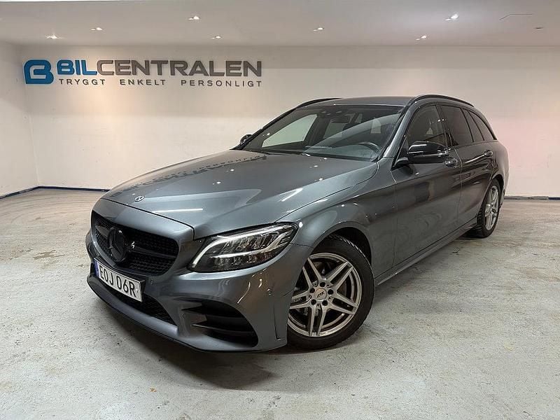 Grå Begagnad 2020 Mercedes C220 AMG line Kombi | 279 900 kr (Marknadspris) - Bild 1/4