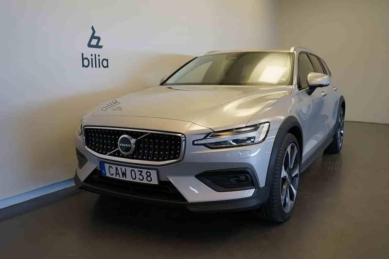 Silver Begagnad 2024 Volvo V60 CC Kombi | 469 500 kr - Bild 1/1