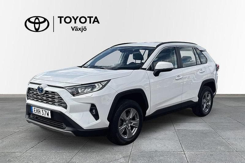 Vit Begagnad 2022 Toyota RAV4 Hybrid SUV | 349 000 kr (Superpris) - Bild 1/3