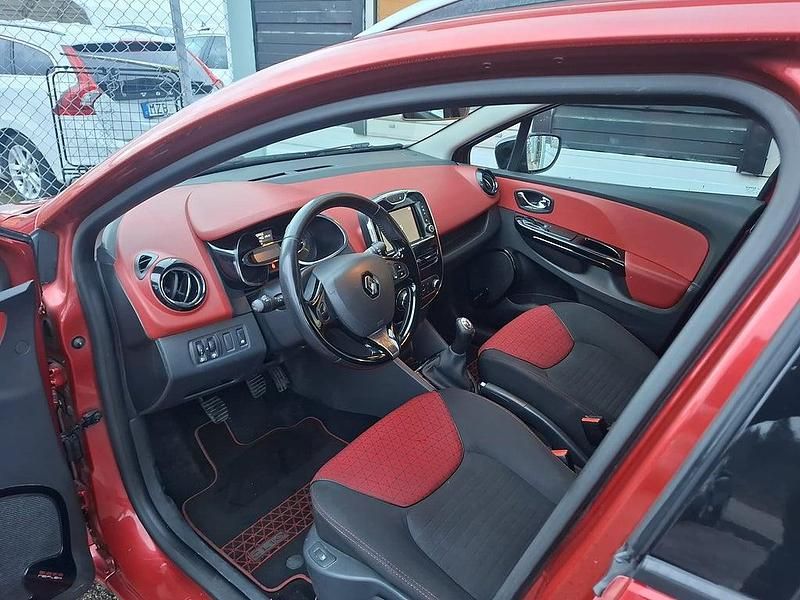 Begagnad Renault Clio GrandTour 90 HK (66 kW) 2013 Röd Kombi