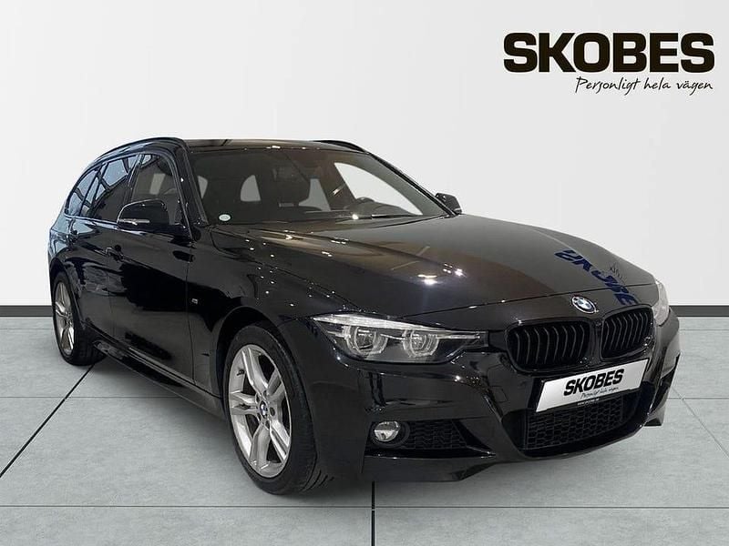 Svart Begagnad 2019 BMW 320 M Sport Kombi | 239 600 kr (Bra pris) - Bild 1/3