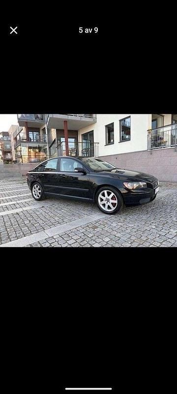 Svart Begagnad 2006 Volvo S40 Sedan | 18 000 kr (Marknadspris) - Bild 1/4