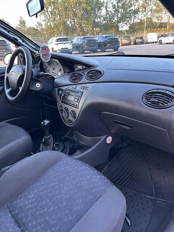 Begagnad Ford Focus 101 HK (74 kW) 2004 Halvkombi