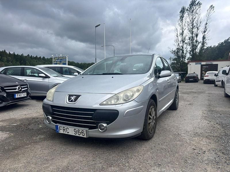 Ljusgrå Begagnad 2007 Peugeot 307 Halvkombi | 17 900 kr (Marknadspris) - Bild 1/4