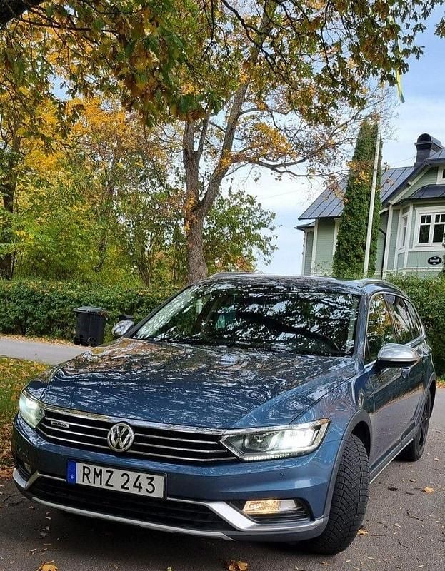 Blå Begagnad 2018 VW Passat Alltrack Kombi | 159 000 kr (Bra pris) - Bild 1/4