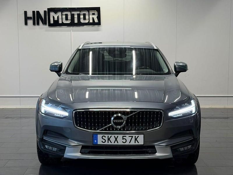 Begagnad Volvo V90 CC Momentum 190 HK (139 kW) 2019 Grå Kombi