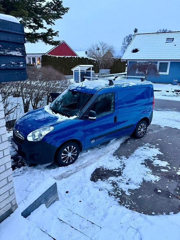 Begagnad Opel Combo 95 HK (69 kW) 2017 Blå Minibuss