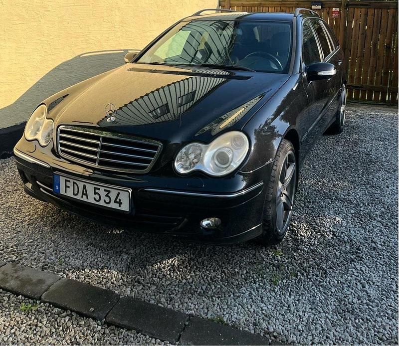 Svart Begagnad 2007 Mercedes C180 Avantgarde Kombi | 40 000 kr (Bra pris) - Bild 1/4