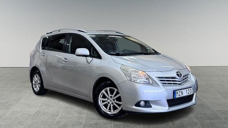Silver Begagnad 2012 Toyota Verso Minibuss | 74 900 kr (Marknadspris) - Bild 1/4