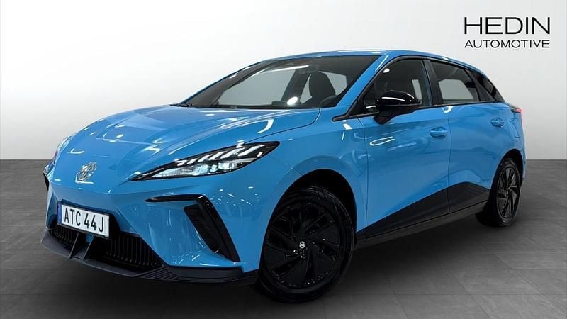 Blå (white) Begagnad 2023 MG MG4 EV Halvkombi | 249 900 kr - Bild 1/4