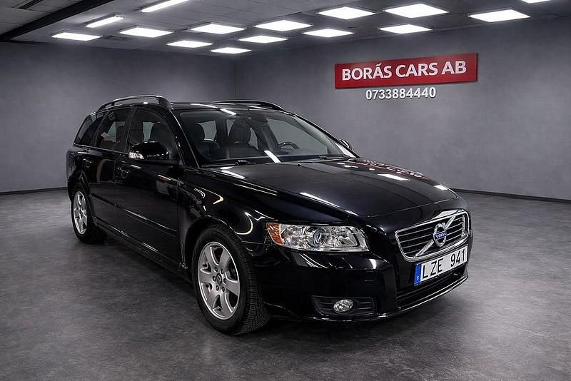 Begagnad Volvo V50 Momentum 114 HK (83 kW) 2011 Svart Kombi