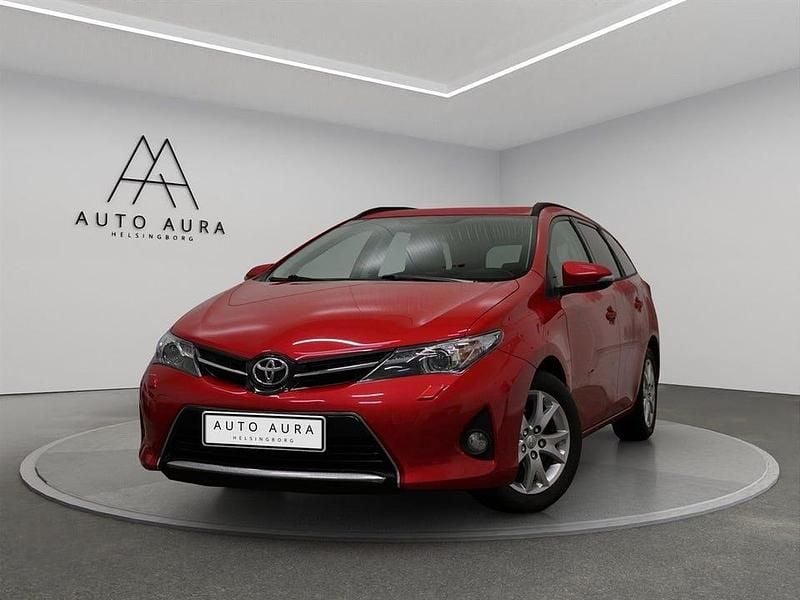 Begagnad Toyota Auris Touring Sports Edition 132 HK (97 kW) 2014 Röd Kombi
