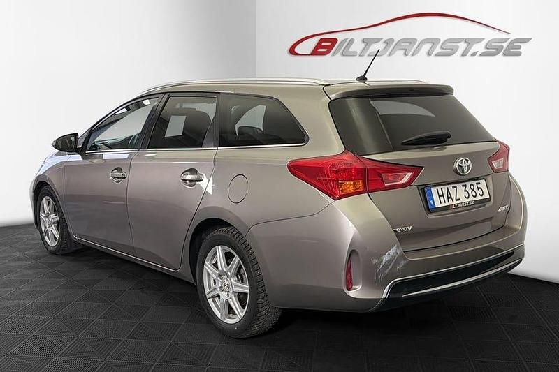 Begagnad Toyota Auris Touring Sports 133 HK (97 kW) 2015 Brun Kombi