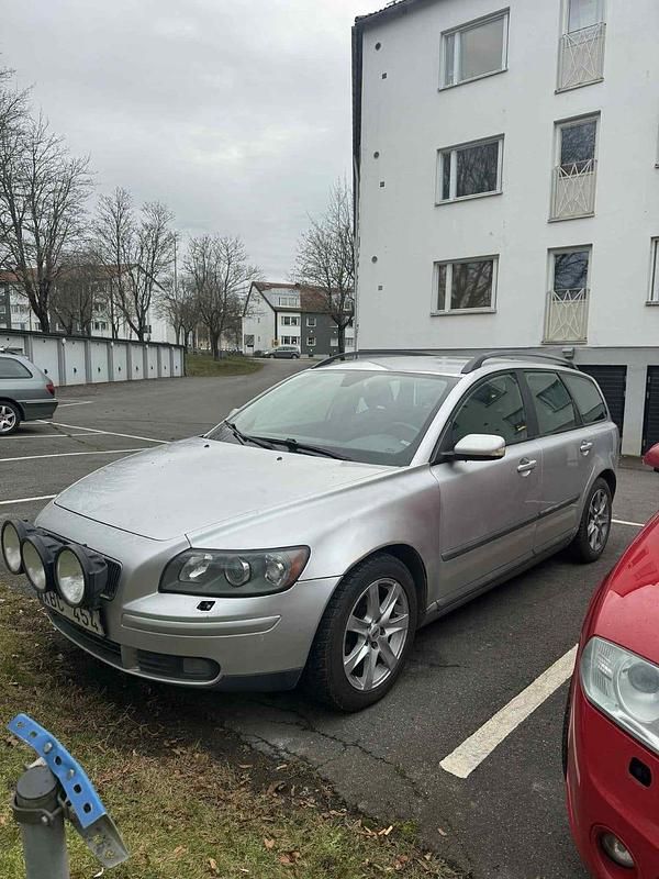 Begagnad 2006 Volvo V50 Kombi | 20 000 kr (Marknadspris) - Bild 1/4