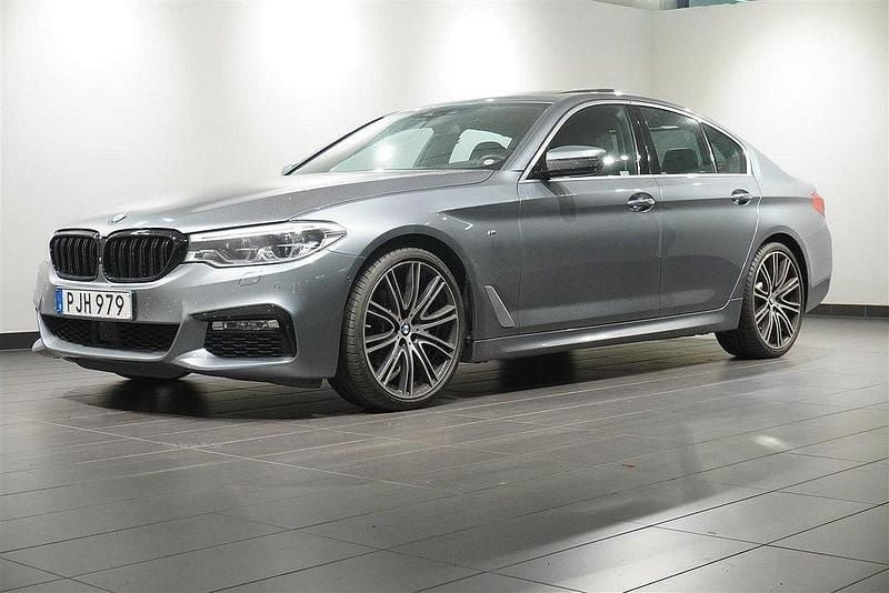 Blå Begagnad 2017 BMW 520 M Sport Sedan | 299 400 kr (Lite dyr) - Bild 1/2