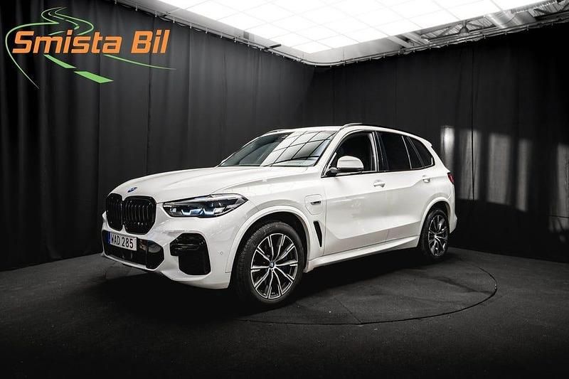 Vit Begagnad 2023 BMW X5 M Sport SUV | 698 900 kr - Bild 1/3