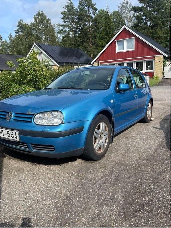 Blå Begagnad 2003 VW Golf IV Ocean Halvkombi | 7 000 kr (Superpris) - Bild 1/4