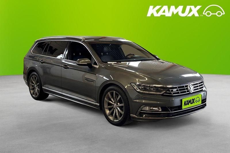 Silver/grå Begagnad 2017 VW Passat R-line Kombi | 239 700 kr (Lite dyr) - Bild 1/4