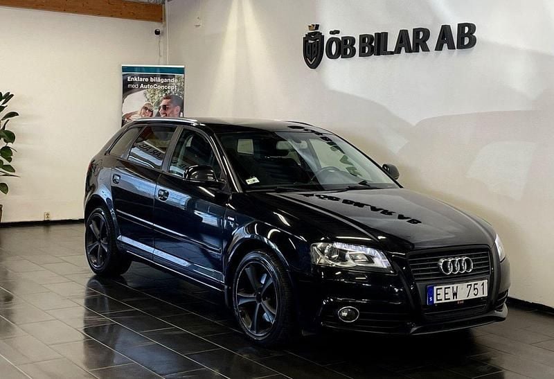 Svart Begagnad 2010 Audi A3 Sportback S-Line Halvkombi | 77 900 kr (Marknadspris) - Bild 1/4