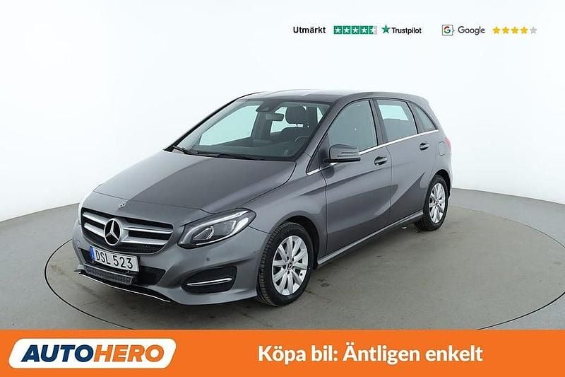 Mörkgrå Begagnad 2018 Mercedes 200 Urban Halvkombi | 194 000 kr - Bild 1/4