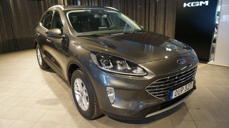 Grå Begagnad 2022 Ford Kuga Titanium SUV | 289 000 kr (Marknadspris) - Bild 1/4