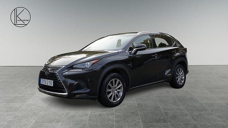 Svart Begagnad 2018 Lexus NX300h SUV | 269 000 kr (Marknadspris) - Bild 1/4