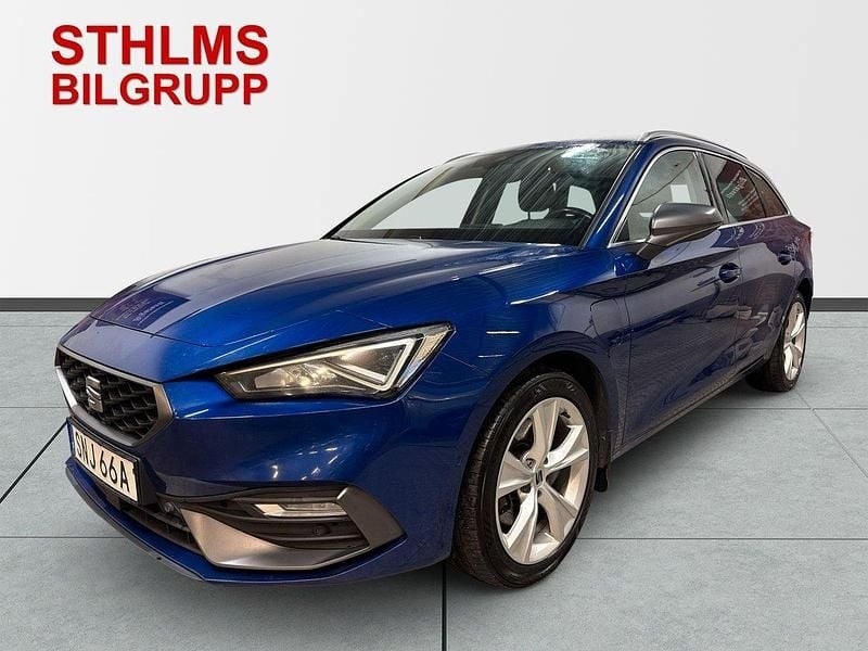 Blå (blå metallic) Begagnad 2021 Seat Leon ST FR Kombi | 169 900 kr (Bra pris) - Bild 1/4