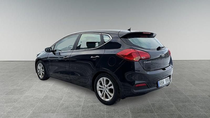 Begagnad Kia Ceed 112 HK (82 kW) 2013 Svart Halvkombi