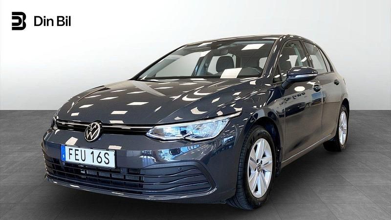 Grå Begagnad 2022 VW Golf VIII Life Kombi | 239 900 kr (Marknadspris) - Bild 1/4