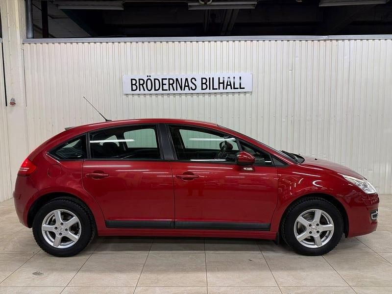 Begagnad Citroën C4 109 HK (80 kW) 2010 Röd Halvkombi