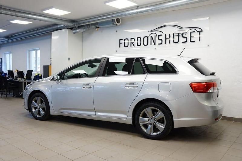 Begagnad Toyota Avensis Edition 147 HK (108 kW) 2015 Silver Kombi