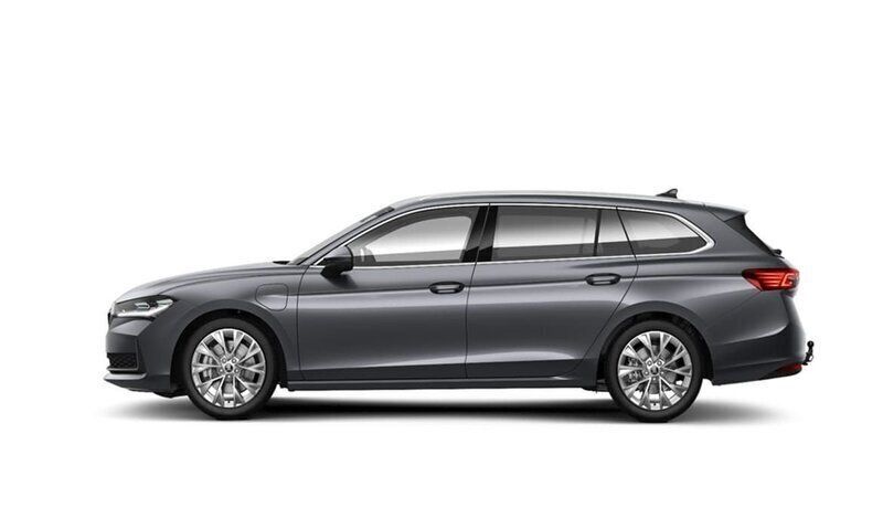 Grå Ny 2025 Skoda Superb Selection Kombi | 490 300 kr (Marknadspris) - Bild 1/4