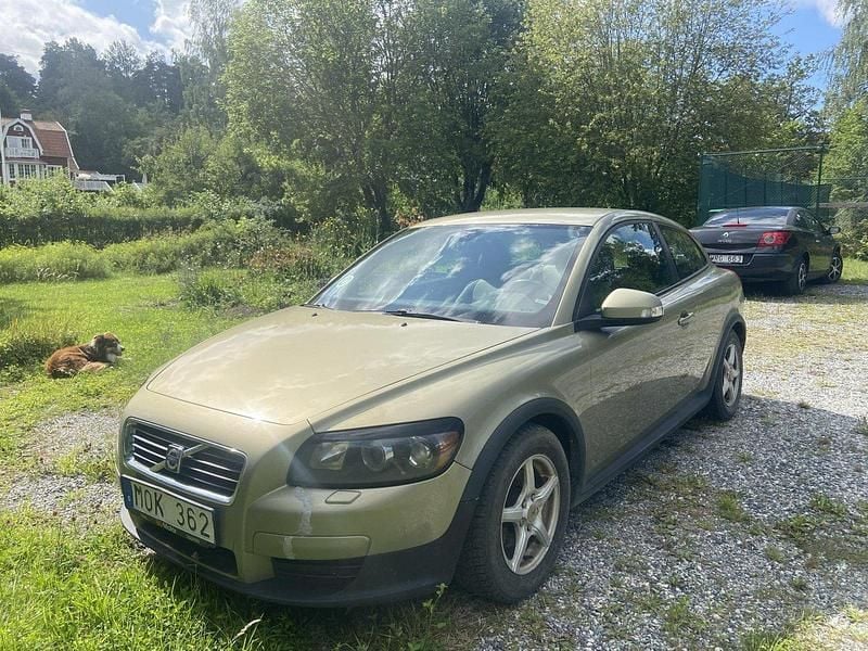 Grön Begagnad 2010 Volvo C30 Drive Kinetic Halvkombi | 20 000 kr (Marknadspris) - Bild 1/4