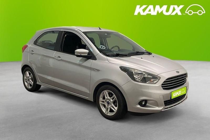 Silver/grå Begagnad 2017 Ford Ka Plus Cool & Sound Edition Halvkombi | 97 800 kr - Bild 1/4