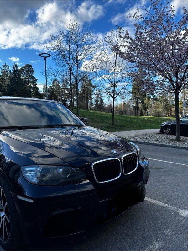 Blå Begagnad 2009 BMW X5 M SUV | 220 000 kr - Bild 1/4