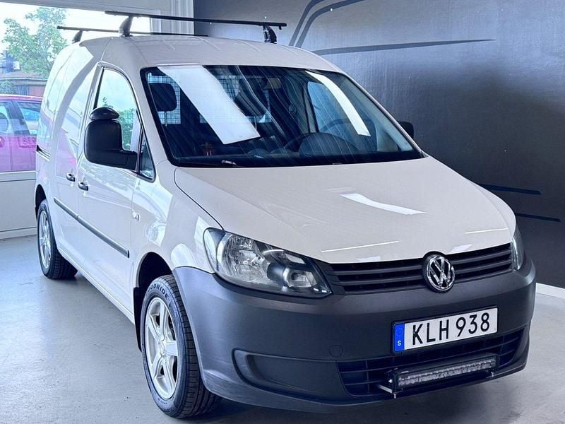 Vit Begagnad 2014 VW Caddy Minibuss | 79 900 kr (Lite dyr) - Bild 1/4