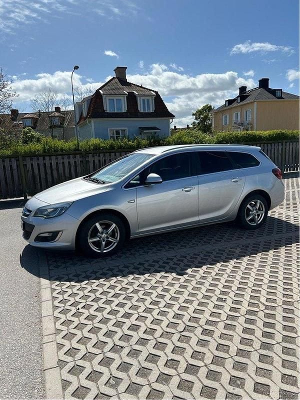 Grå Begagnad 2013 Opel Astra Sport Kombi | 59 000 kr (Marknadspris) - Bild 1/1