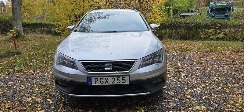 Silver Begagnad 2017 Seat Leon X-Perience Kombi | 118 000 kr (Bra pris) - Bild 1/4