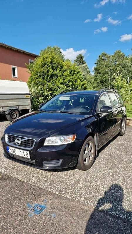 Svart Begagnad 2011 Volvo V50 Kinetic Kombi | 35 000 kr (Bra pris) - Bild 1/4