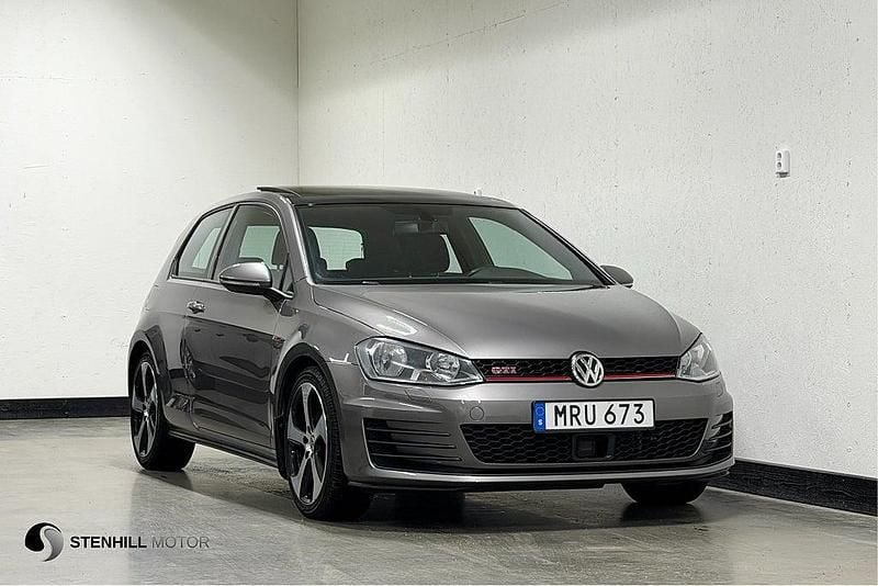 Grå Begagnad 2015 VW Golf VII GTI Halvkombi | 177 900 kr (Marknadspris) - Bild 1/4